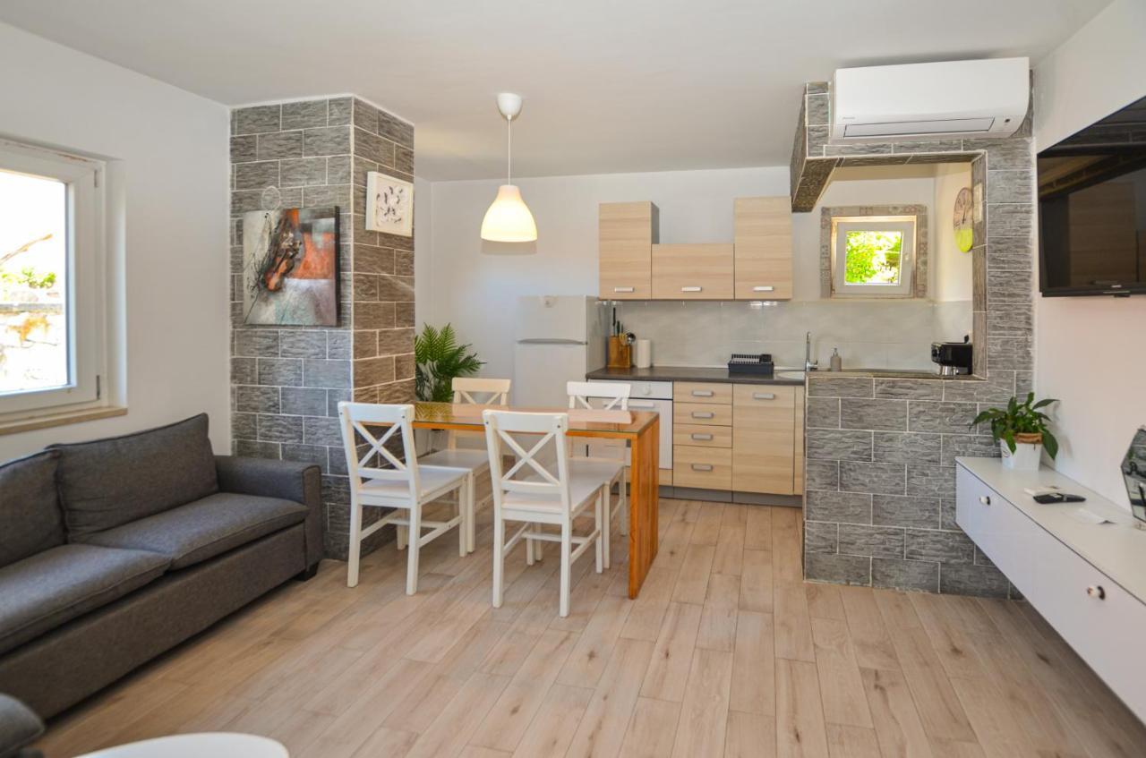 Apartments Iris Rovinj Eksteriør bilde